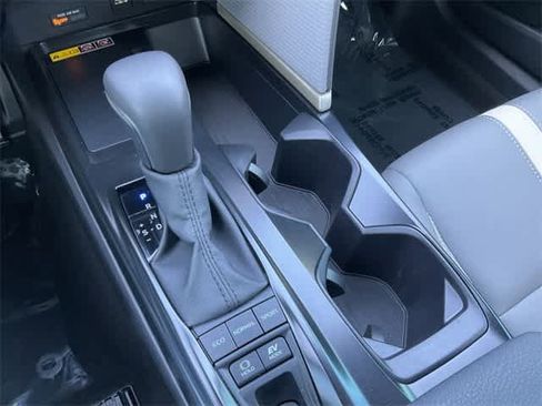 Used 2025 Toyota Camry SE image 24