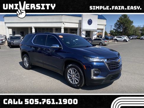 Used 2022 Chevrolet Traverse LT FWD image 1