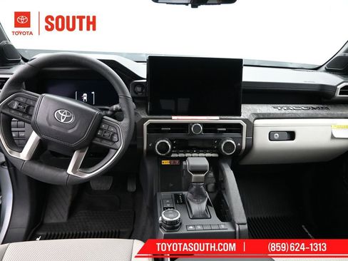 Used 2025 Toyota Tacoma Limited image 10