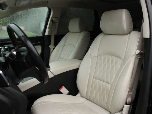 Used 2022 Buick Enclave Avenir AWD/4WD image 14