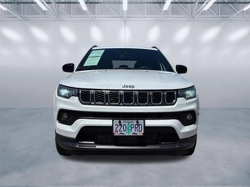 Used 2024 Jeep Compass Latitude AWD/4WD image 2