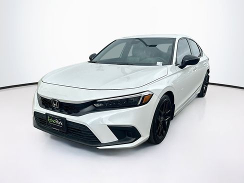 Used 2023 Honda Civic Sport image 3