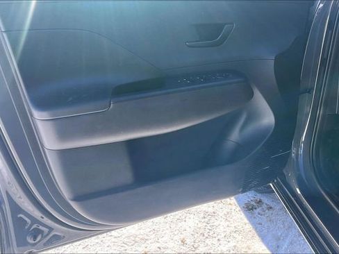 Certified 2025 Hyundai Kona SE image 21