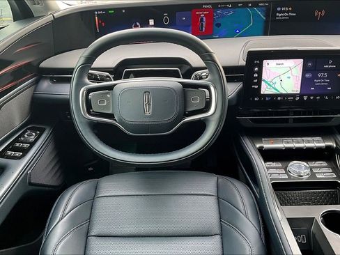 Used 2024 Lincoln Nautilus Reserve image 5