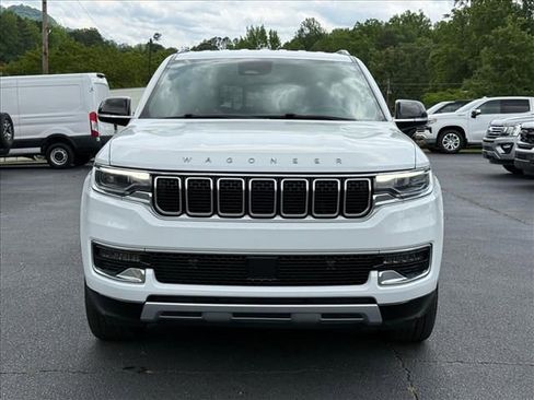 Used 2023 Jeep Wagoneer L Series II AWD/4WD image 9
