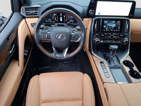 Used 2025 Lexus LX 600 4WD w/ Luxury Package image 12