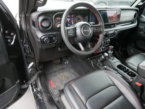 Used 2024 Jeep Wrangler Unlimited Rubicon AWD/4WD image 14