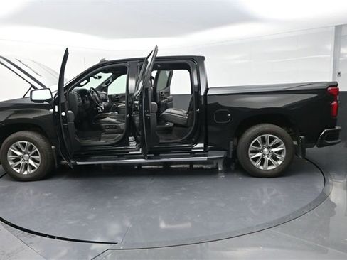 Used 2022 Chevrolet Silverado 1500 High Country w/ Technology Package image 38