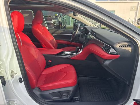 Used 2019 Toyota Camry XSE w/ Navigation Package FWD image 18