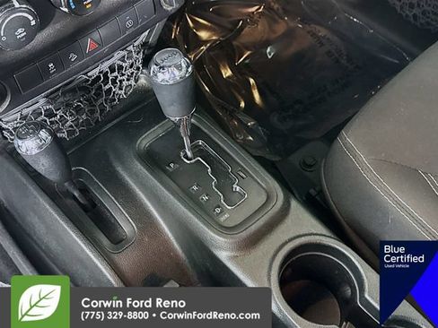 Used 2018 Jeep Wrangler Unlimited Sahara w/ Connectivity Group AWD/4WD image 18