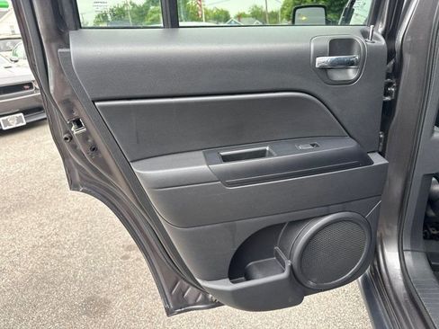 Used 2017 Jeep Patriot High Altitude AWD/4WD image 13