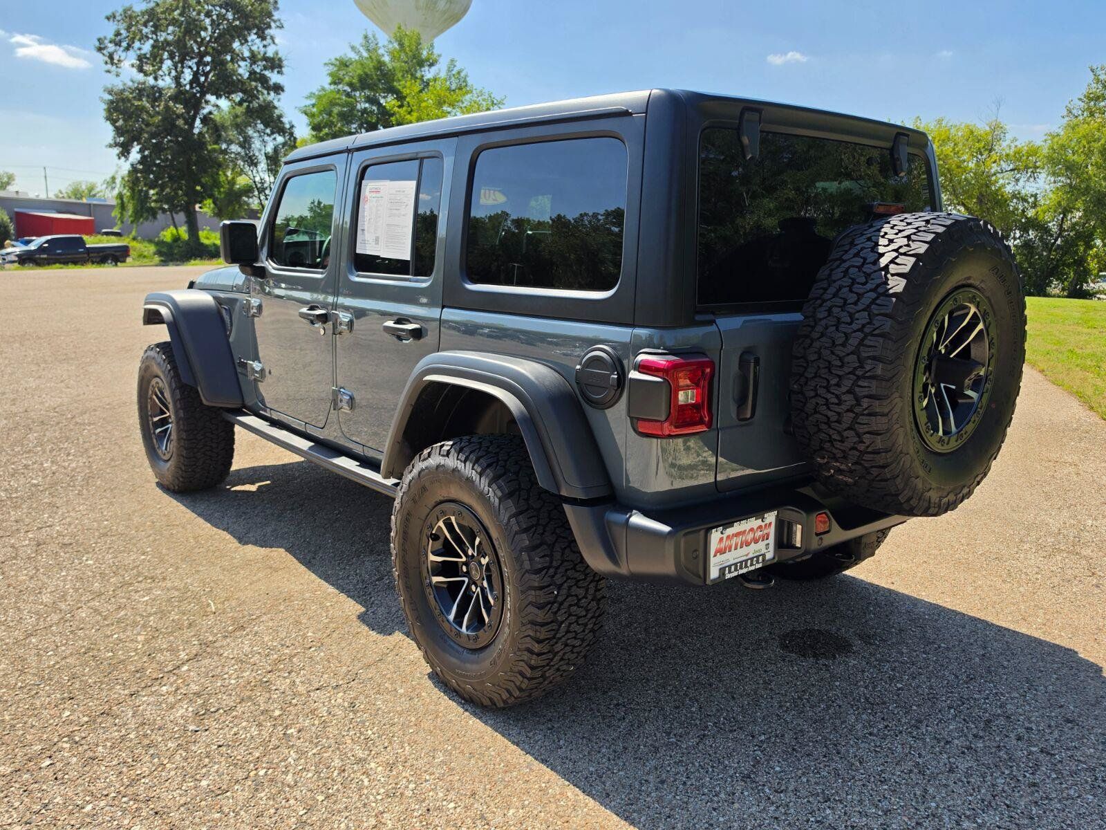 Used 2025 Jeep Wrangler Unlimited Sport AWD/4WD image 10