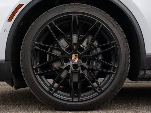 Certified 2025 Porsche Macan 4 Electric image 12