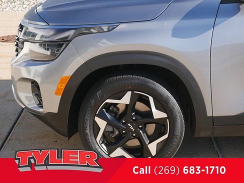 Used 2024 Kia Seltos EX AWD/4WD image 39