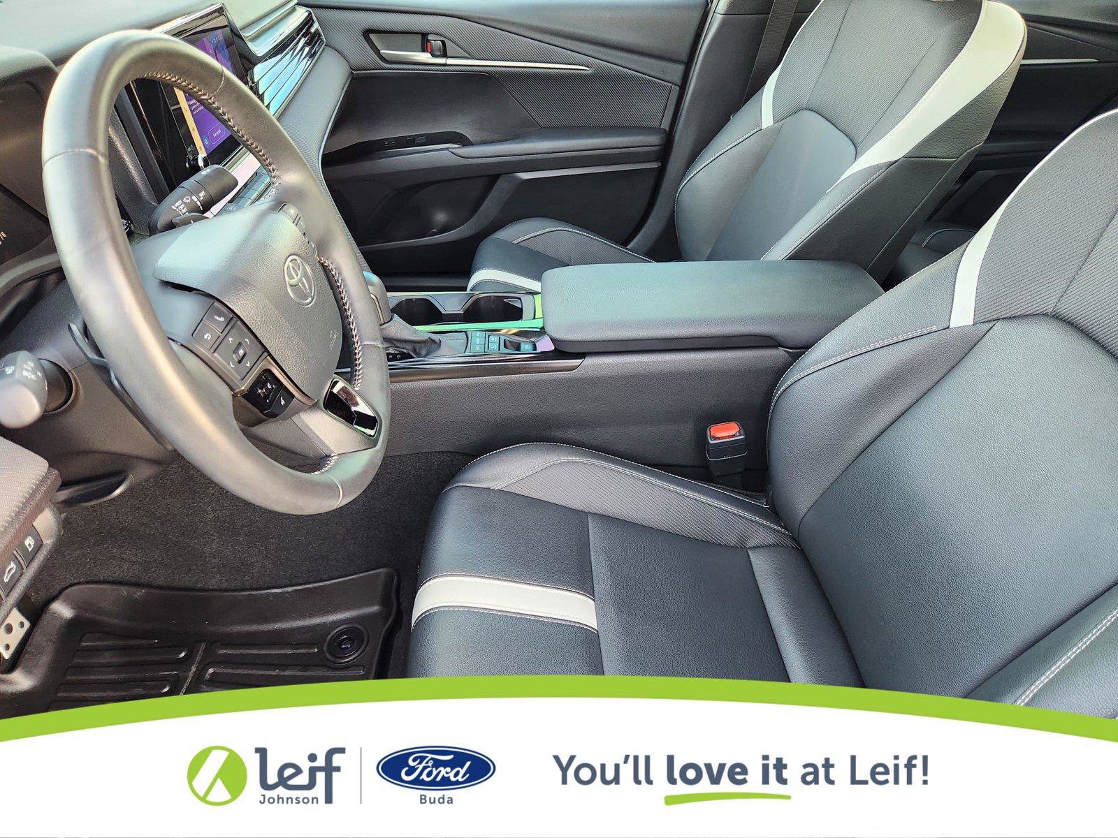 Used 2025 Toyota Camry SE w/ Convenience Package FWD image 9