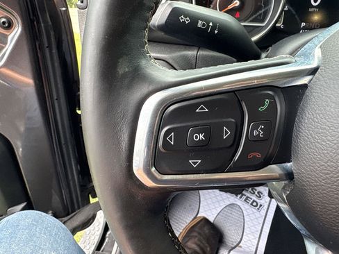Used 2019 Jeep Wrangler Unlimited Sahara w/ LED Lighting Group AWD/4WD image 19