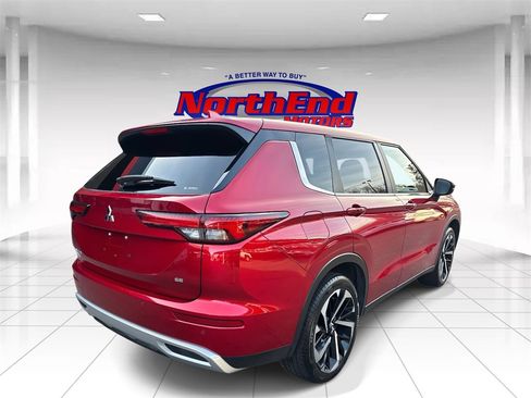 Used 2024 Mitsubishi Outlander SE image 3