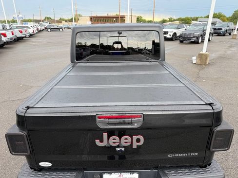 Used 2020 Jeep Gladiator Rubicon AWD/4WD image 10