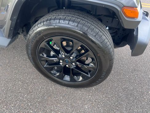 Used 2025 Jeep Wrangler Sahara image 2