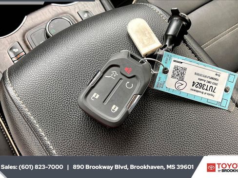 Used 2023 GMC Acadia Denali w/ Denali Technology Package FWD image 9