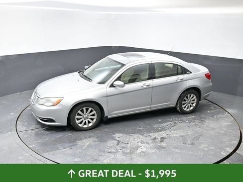 Used 2011 Chrysler 200 Touring FWD image 18