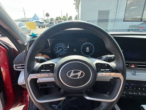 Used 2025 Hyundai Elantra Limited FWD image 16