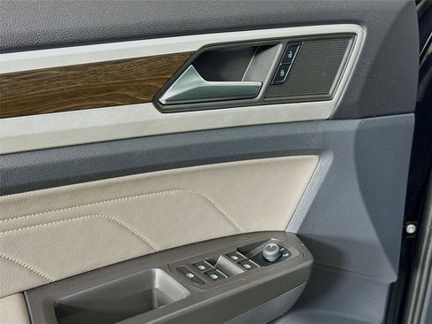 Used 2022 Volkswagen Atlas SE image 17