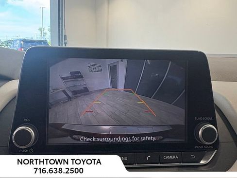 Used 2025 Nissan Rogue SV AWD/4WD image 16