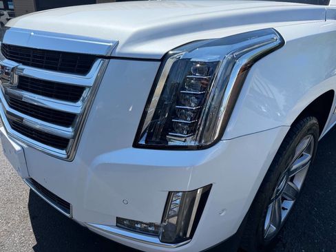 Used 2017 Cadillac Escalade ESV Premium Luxury image 2