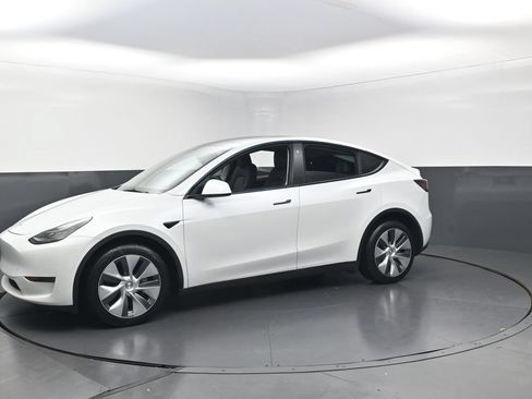 Used 2023 Tesla Model Y Long Range AWD/4WD image 37