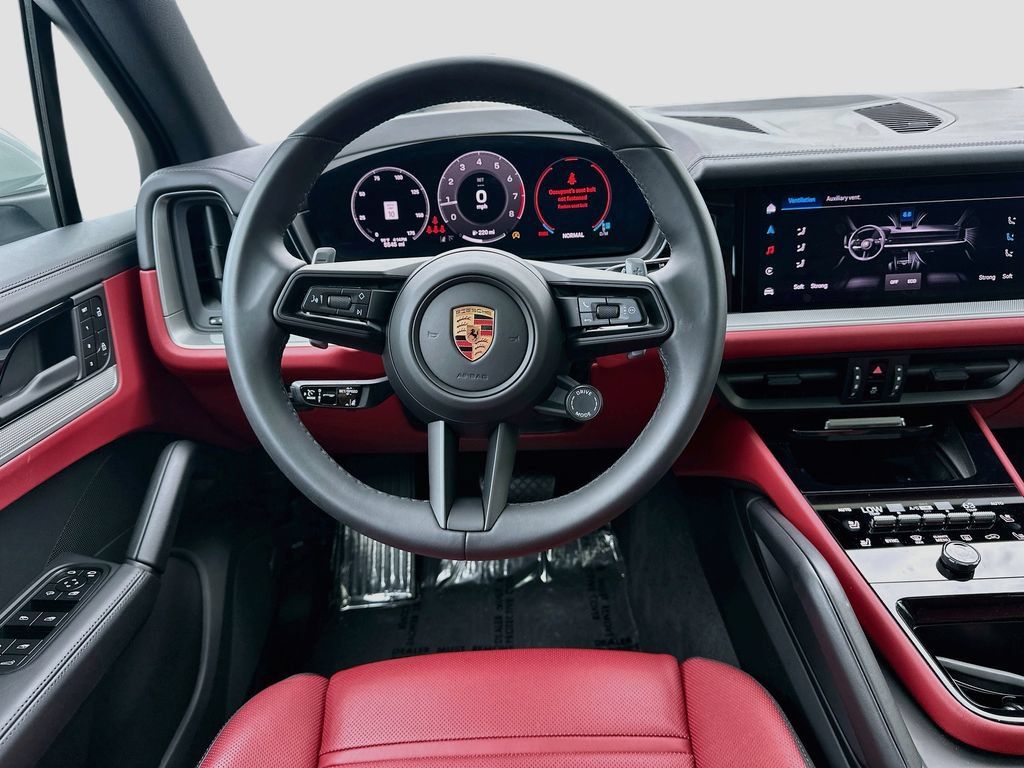 Certified 2025 Porsche Cayenne AWD/4WD image 23