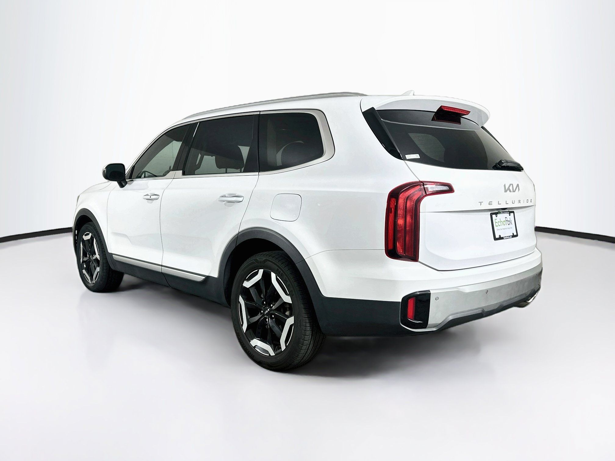 Used 2023 Kia Telluride S w/ S Sunroof Package FWD image 5