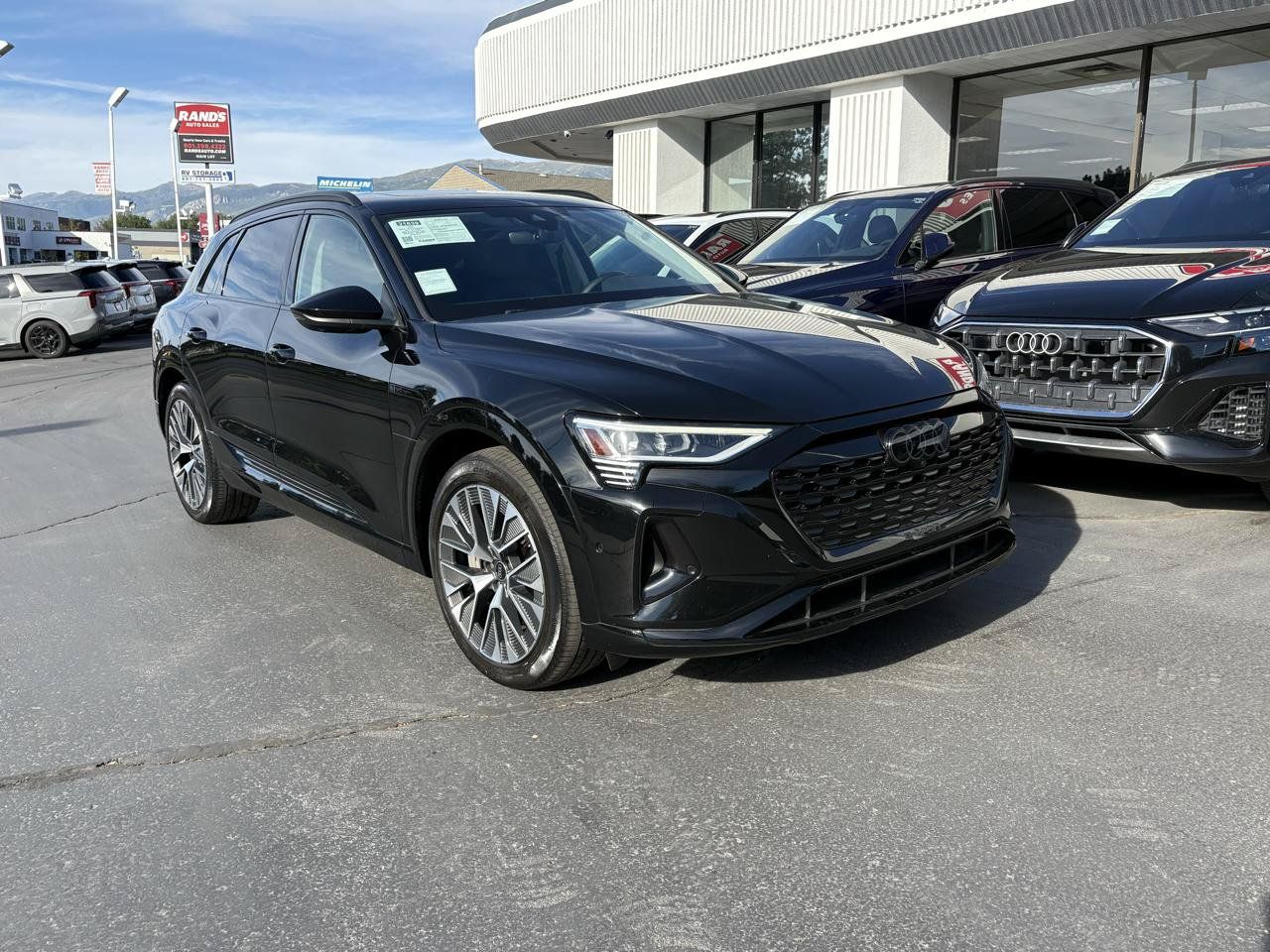 Used 2024 Audi Q8 e-tron Premium Plus w/ Premium Plus Package AWD/4WD image 2