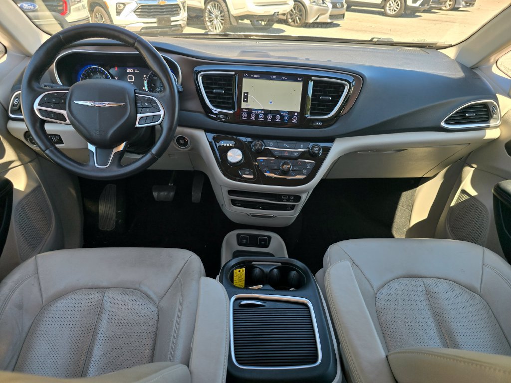Used 2018 Chrysler Pacifica Touring-L Plus FWD image 5