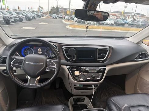 Used 2019 Chrysler Pacifica Touring-L Plus w/ Tire & Wheel Group image 20