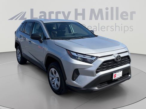 Used 2025 Toyota RAV4 LE AWD/4WD image 7