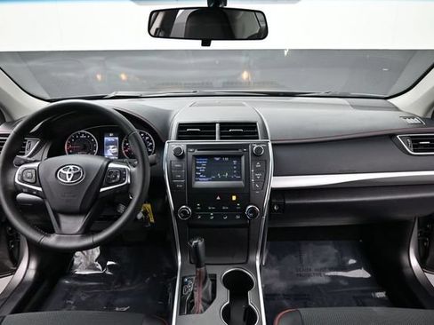 Used 2017 Toyota Camry SE FWD image 15