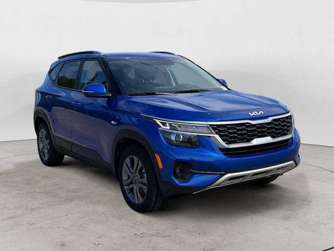Used 2023 Kia Seltos LX AWD/4WD image 7