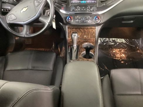 Used 2015 Chevrolet Impala LT w/ Convenience Package image 19