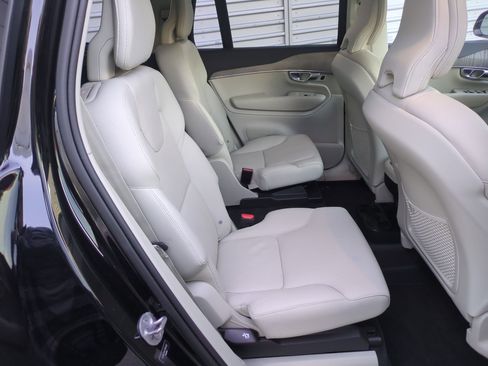 Used 2023 Volvo XC90 B6 Plus image 31