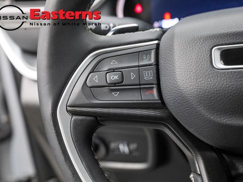 Used 2024 Jeep Grand Cherokee L Laredo image 15