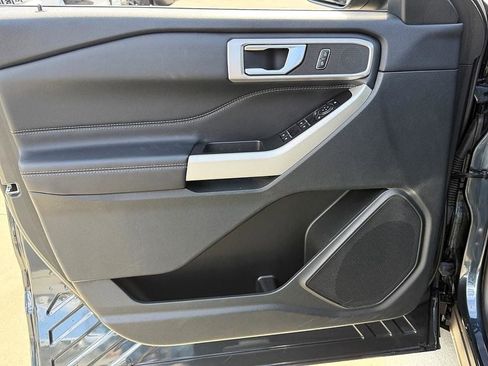 Used 2023 Ford Explorer XLT image 17