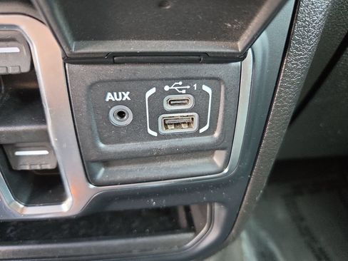 Used 2025 Jeep Wrangler Unlimited Sahara AWD/4WD image 25