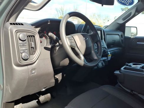 Used 2025 Chevrolet Silverado 1500 Custom Trail Boss w/ LPO, Dark Essentials Package AWD/4WD image 9