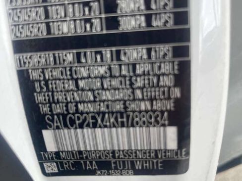 Used 2019 Land Rover Discovery Sport SE image 21