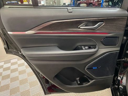 Used 2023 Jeep Grand Cherokee Overland w/ Luxury Tech Group IV image 21