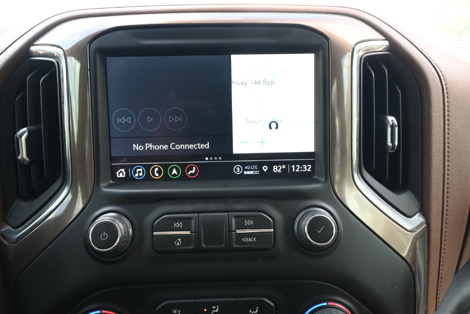 Used 2022 Chevrolet Silverado 2500 High Country w/ Technology Package AWD/4WD image 17