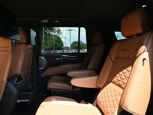 Used 2021 Cadillac Escalade ESV Sport w/ Driver Assist Tech Package AWD/4WD image 20