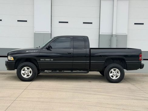 Used 2001 Dodge Ram 1500 Truck 4x4 Quad Cab image 2