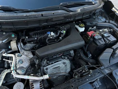 Used 2018 Nissan Rogue SV image 38